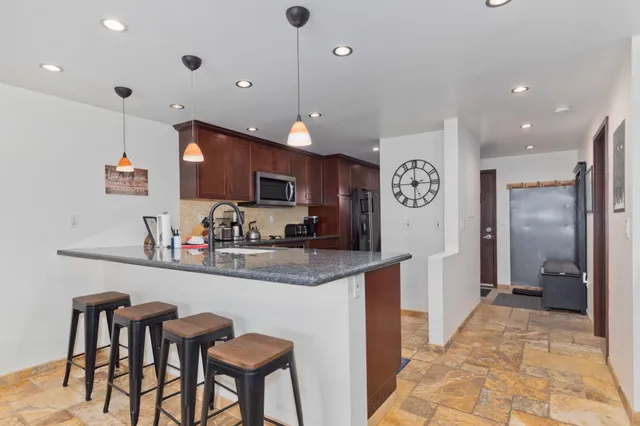 $950,000 | 826 Lakeview Boulevard, Unit 309, Mammoth Lakes, CA 93546