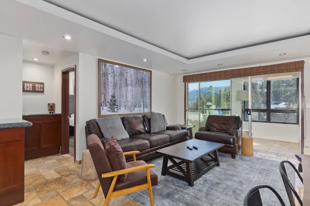 $950,000 | 826 Lakeview Boulevard, Unit 309, Mammoth Lakes, CA 93546