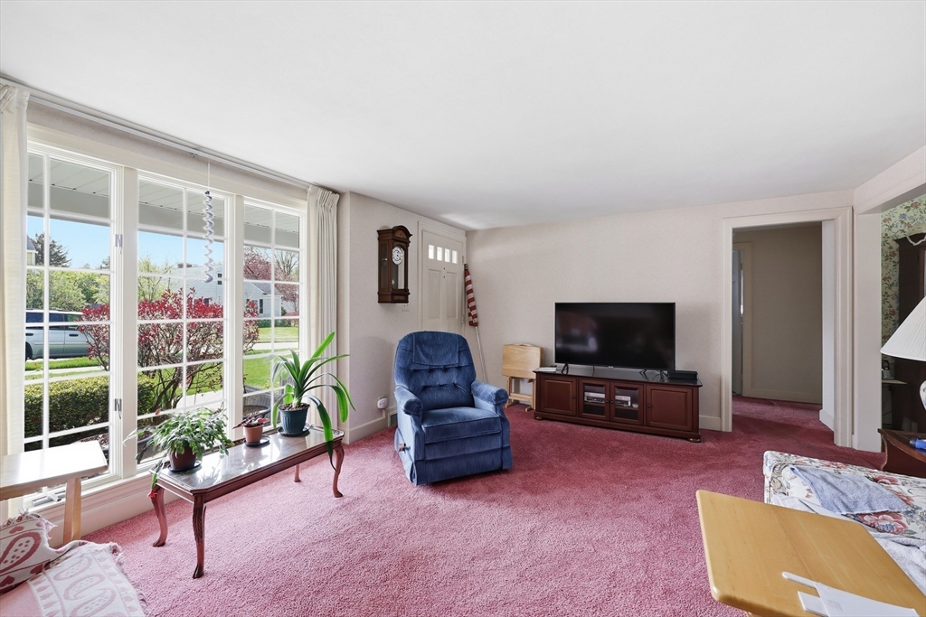 48 Weymouth Street Springfield, MA 01108 - Photo 11 of 29