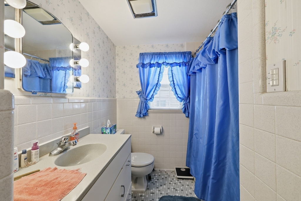 48 Weymouth Street Springfield, MA 01108 - Photo 12 of 29