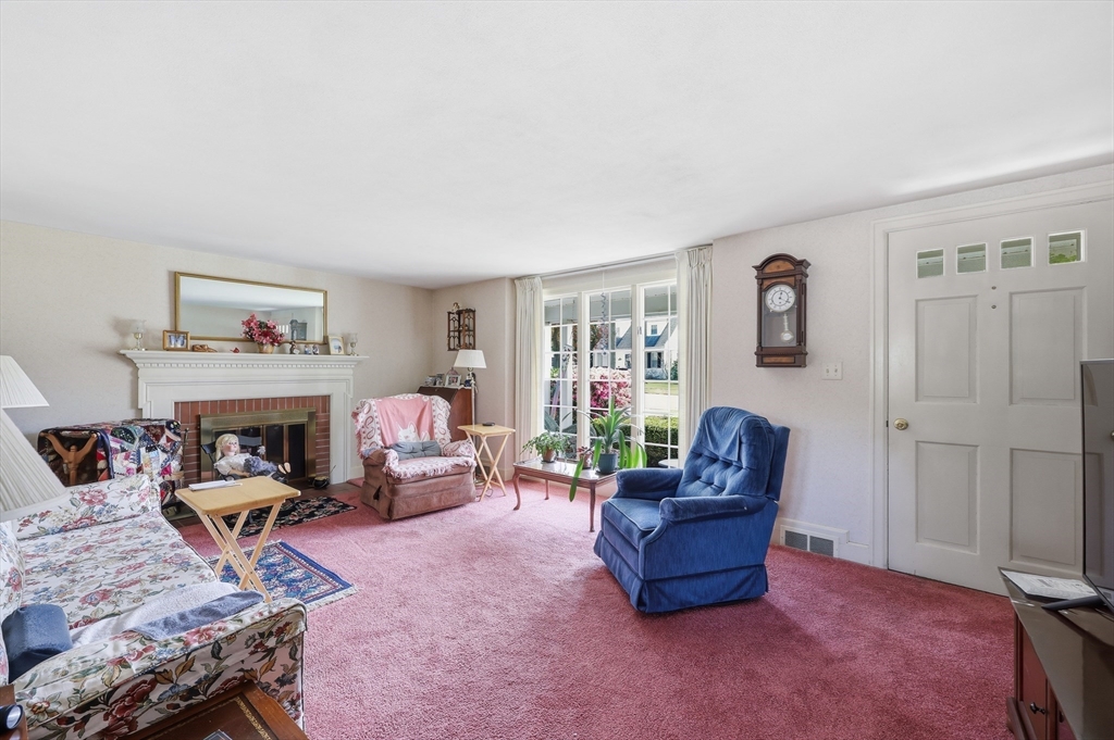 48 Weymouth Street Springfield, MA 01108 - Photo 2 of 29