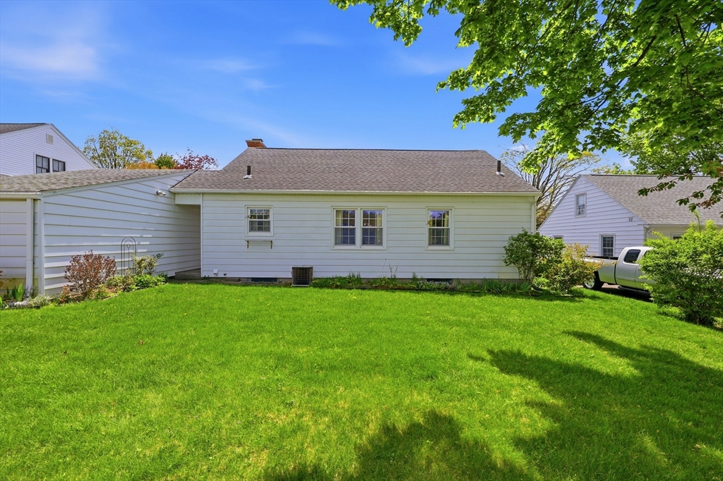 48 Weymouth Street Springfield, MA 01108 - Photo 26 of 29
