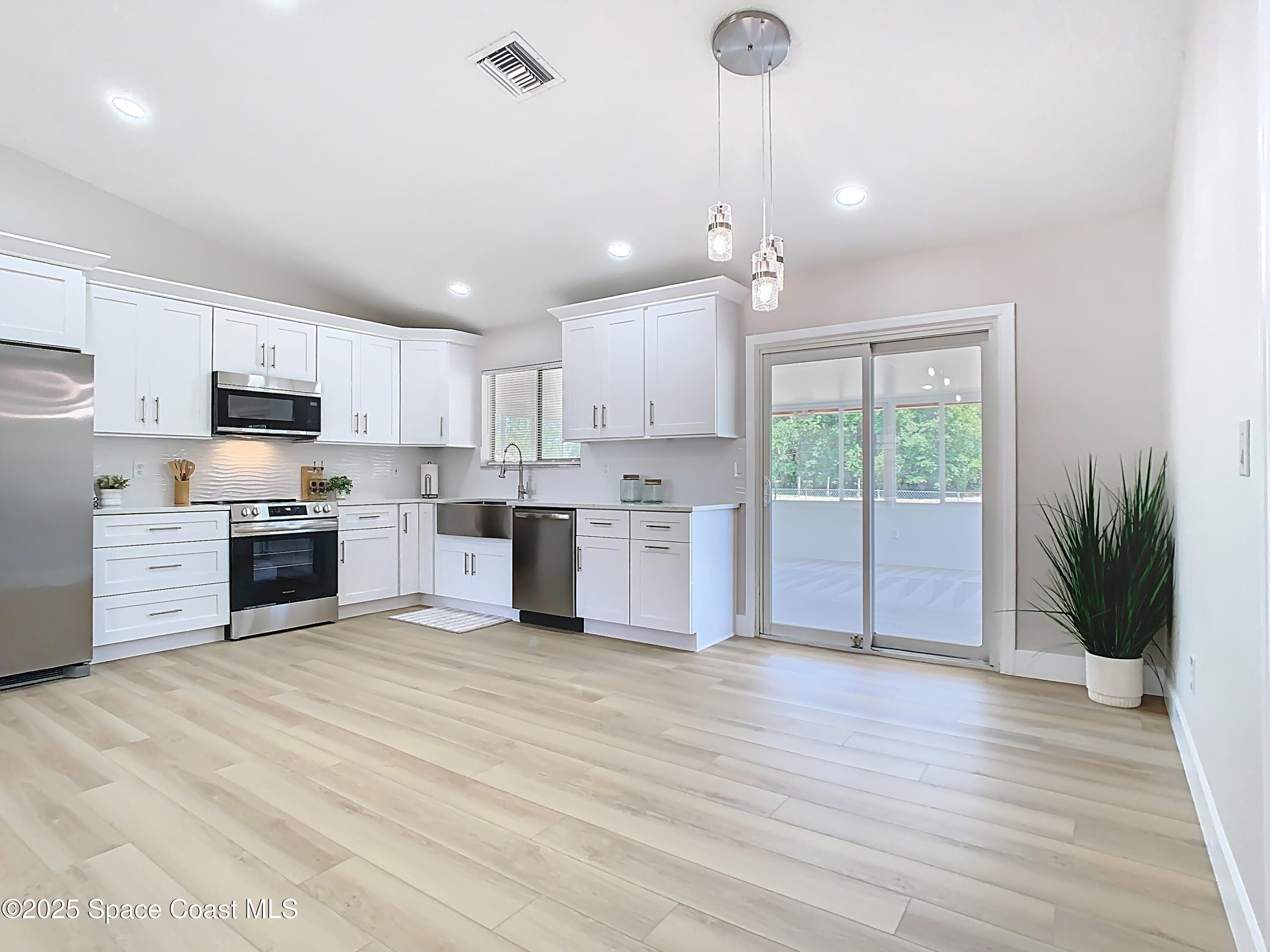 1683 Adview Road Southeast Palm Bay, FL 32909 - Photo 8 of 25 Apmle cabinet space