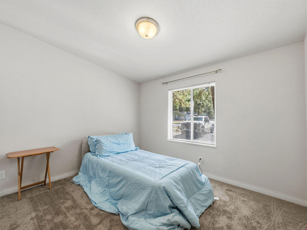 15531 Green Wing Loop Keno, OR 97627 - Photo 16 of 27 P3190049