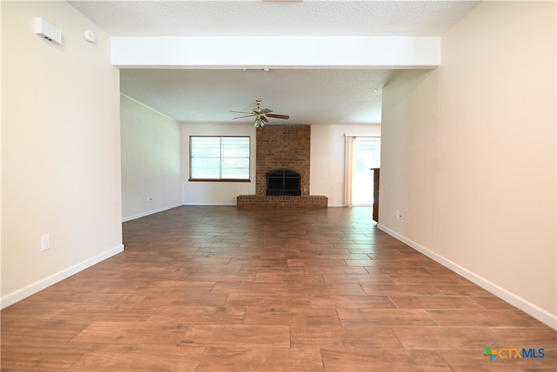 618 Allen Street Copperas Cove, TX 76522 - Photo 6 of 31 Living room center view