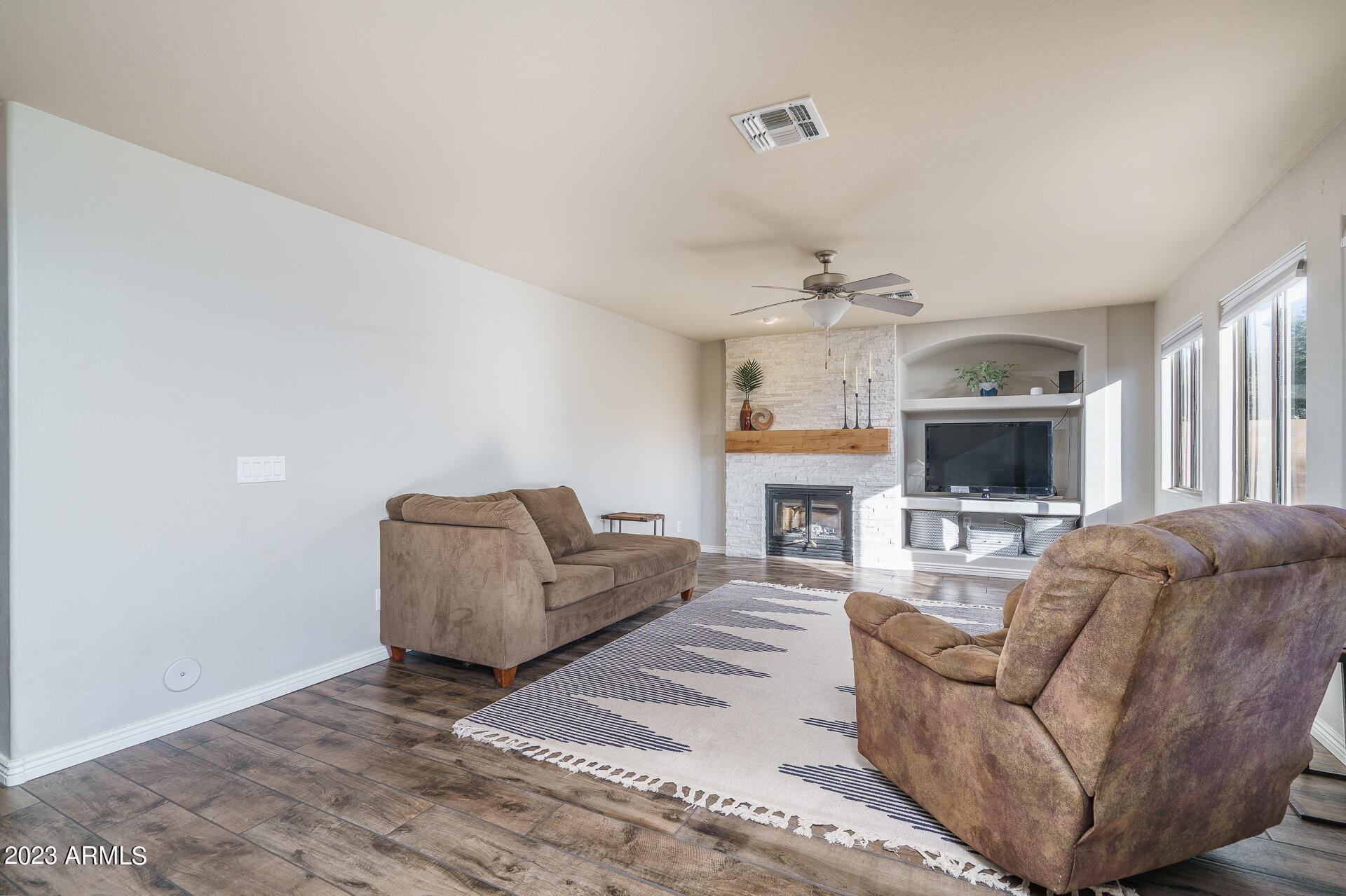 2311 West Darrel Road Phoenix, AZ 85041 - Photo 11 of 37 11) FAMILY ROOM