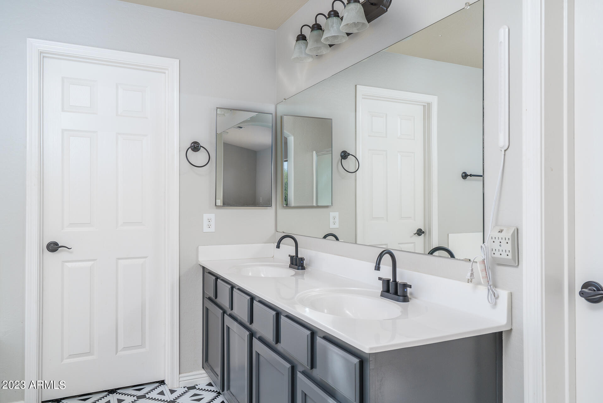2311 West Darrel Road Phoenix, AZ 85041 - Photo 22 of 37 22) MASTER BATH