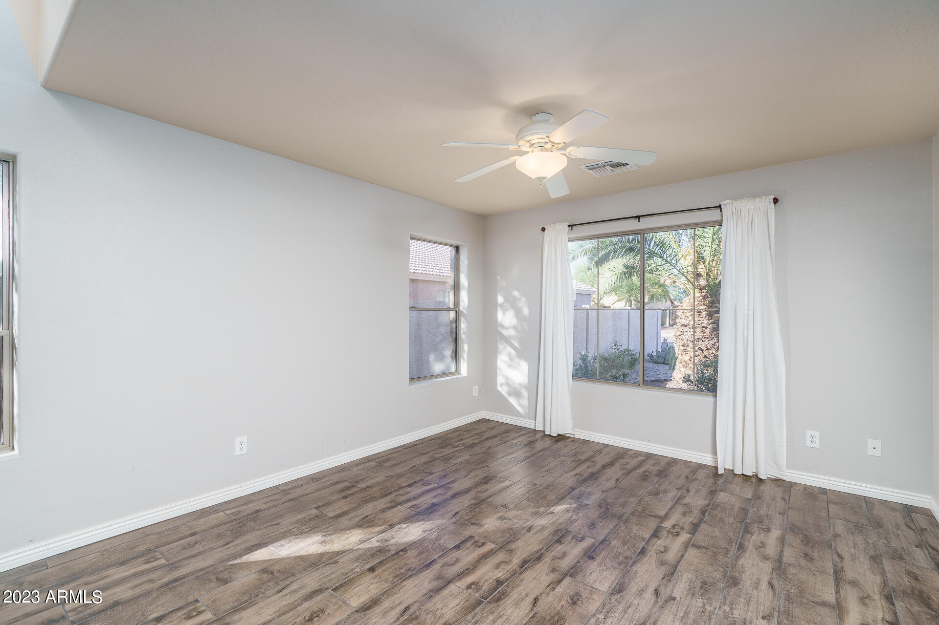 2311 West Darrel Road Phoenix, AZ 85041 - Photo 3 of 37 3) FORMAL LIVING