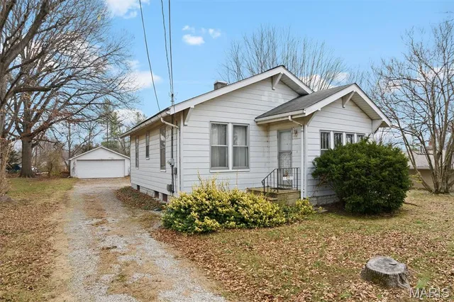 $95,000 | 1501 North Keebler Avenue, Collinsville, IL 62234