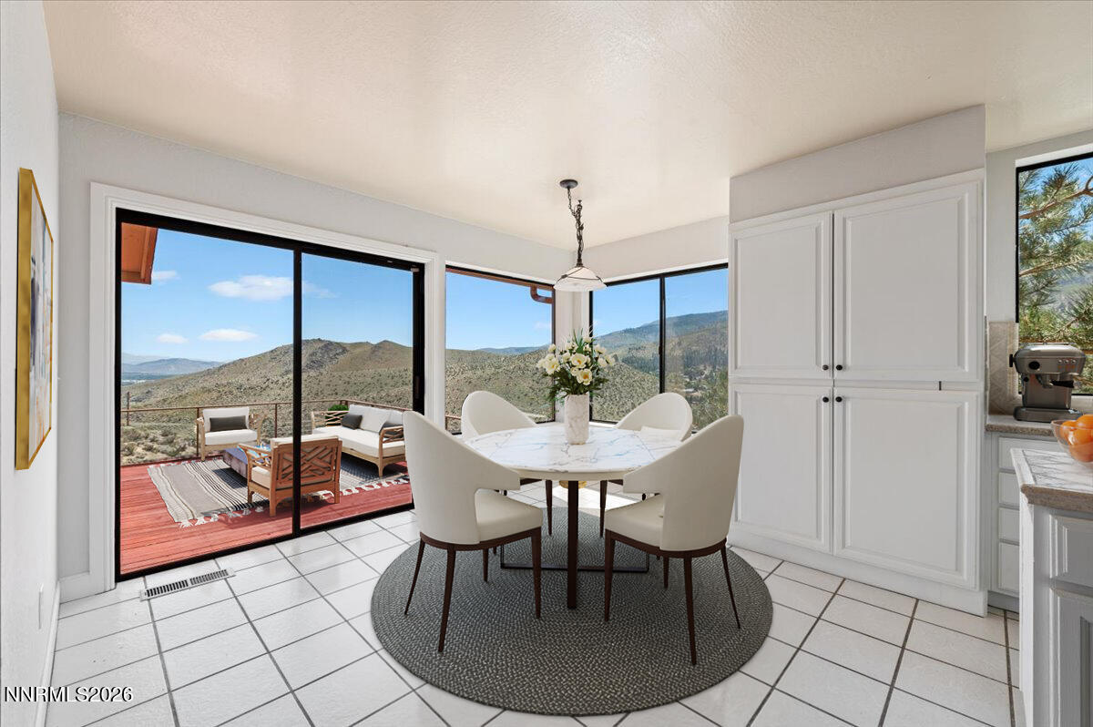 580 Duck Hill Road Washoe Valley, NV 89704 - Photo 23 of 54 kitchen breakfast area