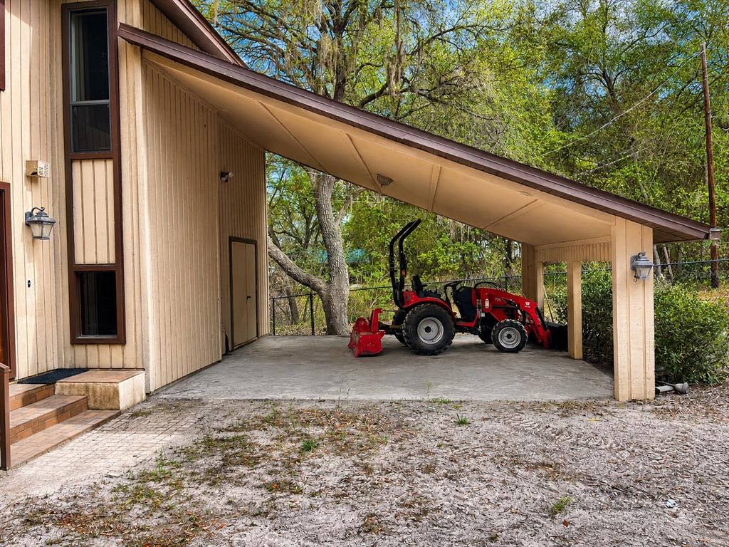7119 Immokalee Road Keystone Heights, FL 32656 - Photo 8 of 50 a view of a car garage