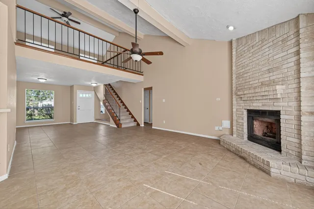 a view of an entryway with a livingroom