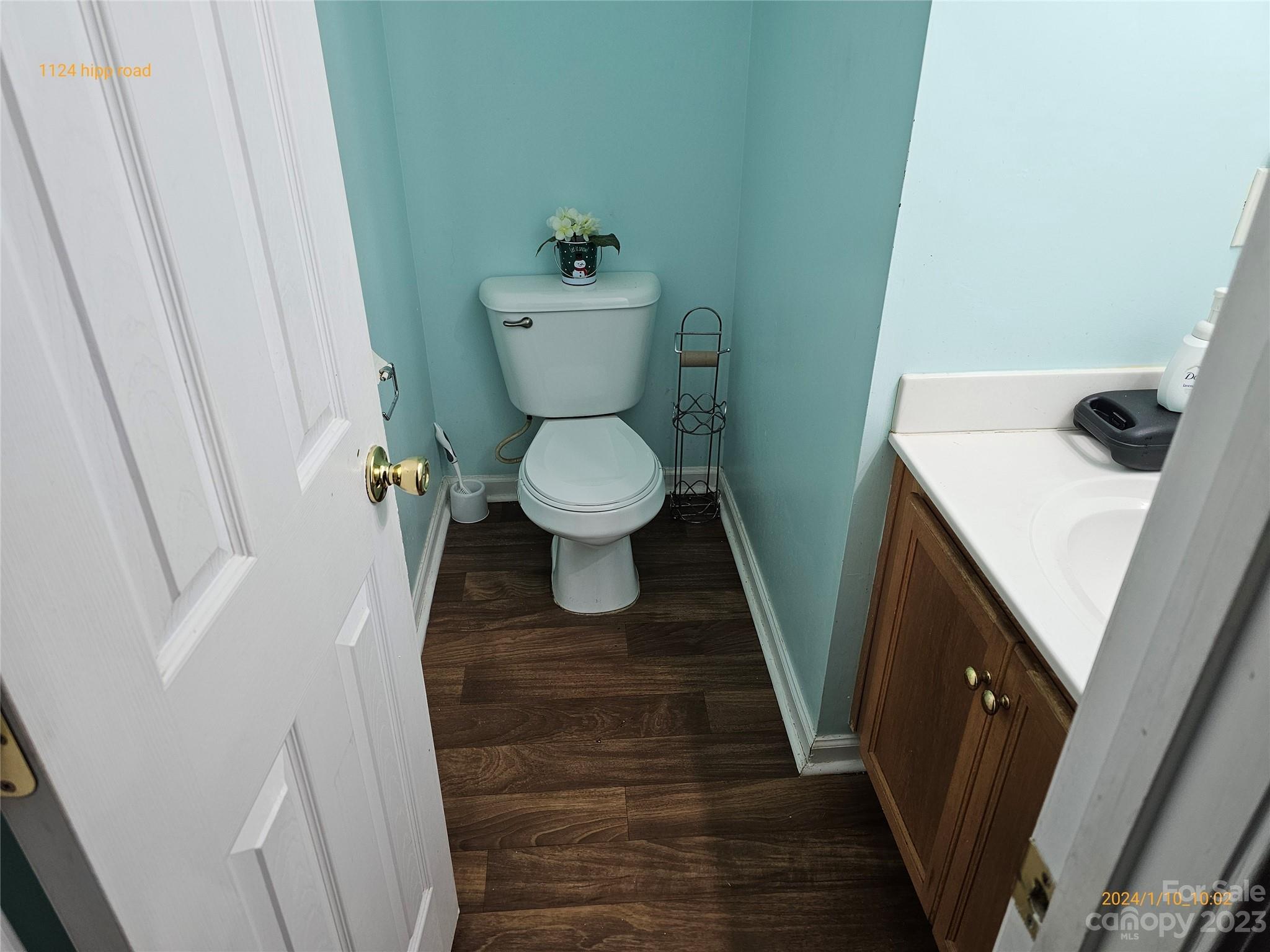 1124 Hipp Road Charlotte, NC 28216 - Photo 3 of 11 Gallery Image 3