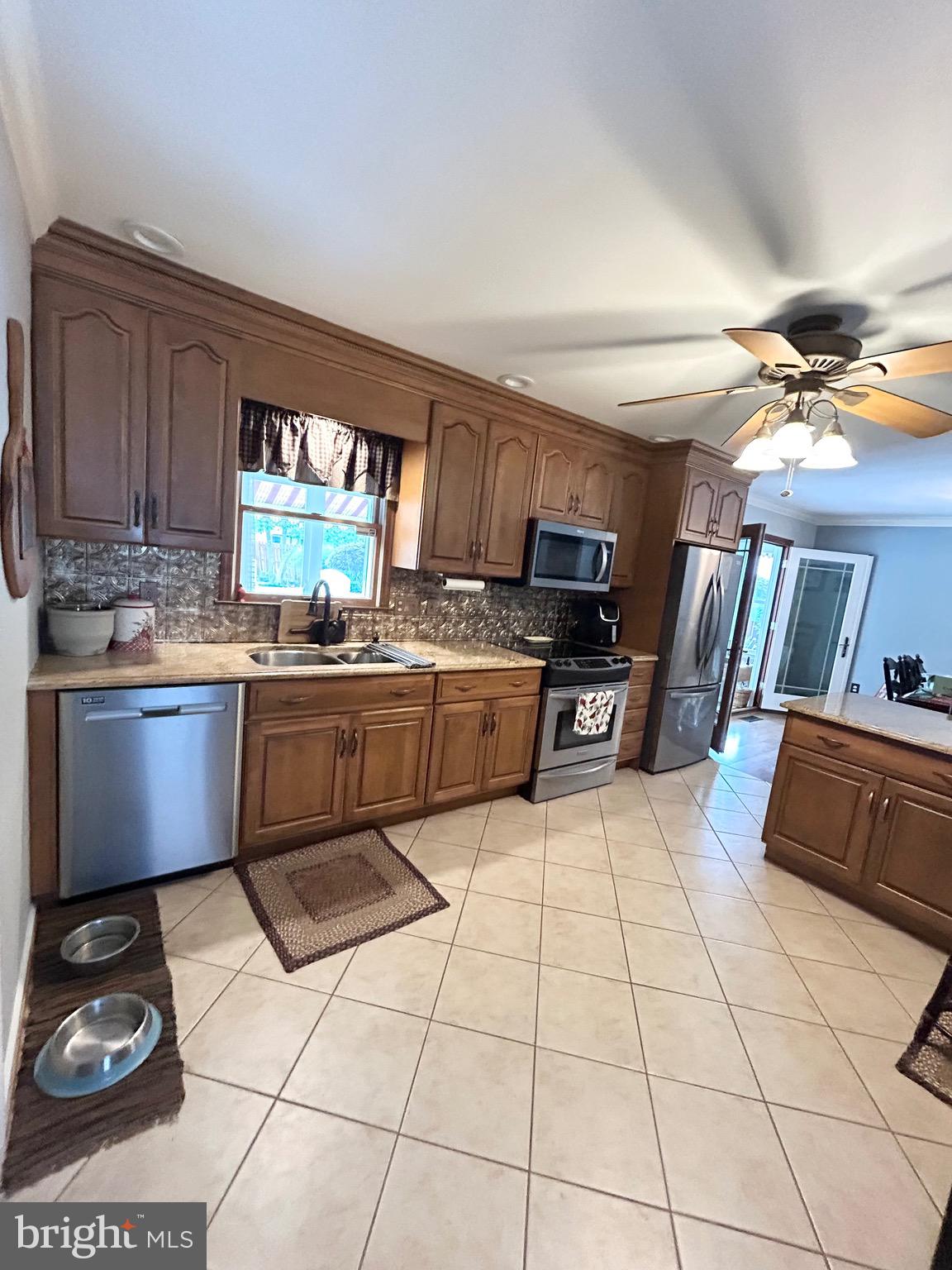 231 Sunrise Road Reading, PA 19606 - Photo 4 of 23 Gallery Image 4
