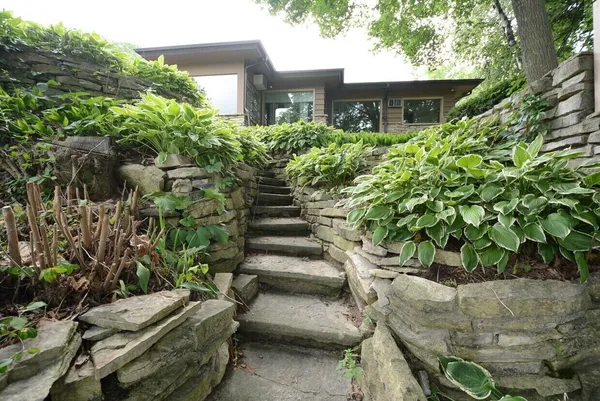 $1,700 | 716 West Rock Place, Unit B, Glendale, WI 53209