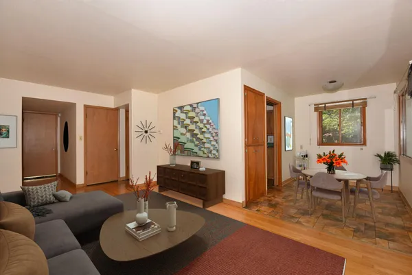 $1,700 | 716 West Rock Place, Unit B, Glendale, WI 53209
