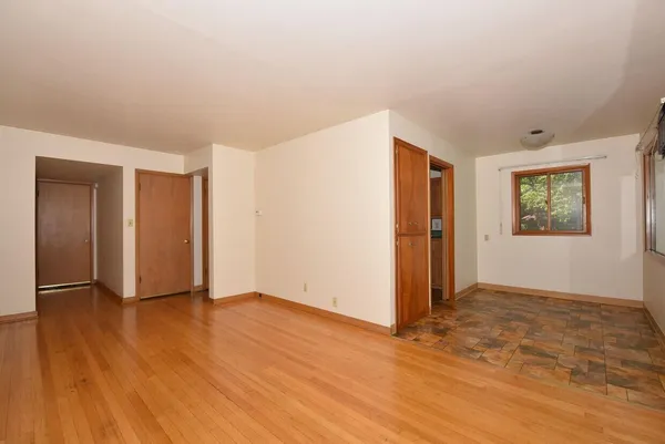 $1,700 | 716 West Rock Place, Unit B, Glendale, WI 53209