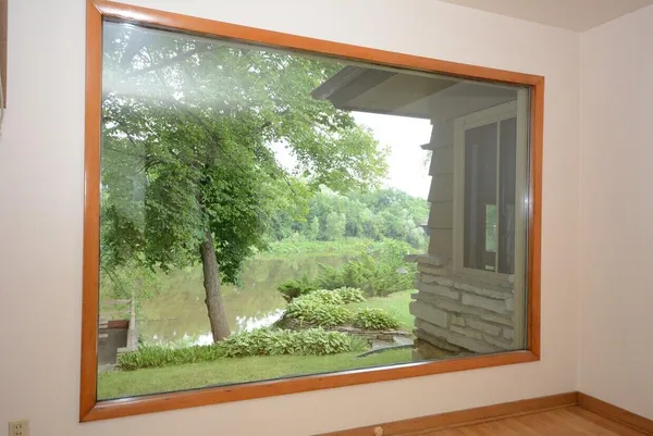 $1,700 | 716 West Rock Place, Unit B, Glendale, WI 53209