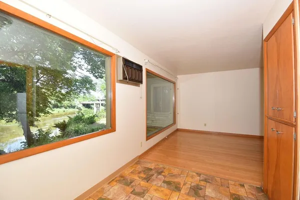 $1,700 | 716 West Rock Place, Unit B, Glendale, WI 53209