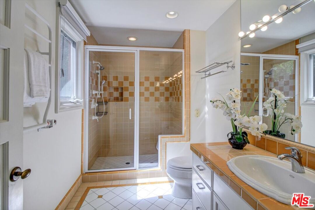 15526 Hamner Drive Los Angeles, CA 90077 - Photo 11 of 30