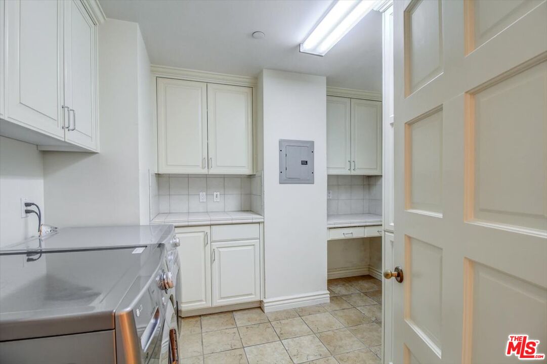 15526 Hamner Drive Los Angeles, CA 90077 - Photo 17 of 30