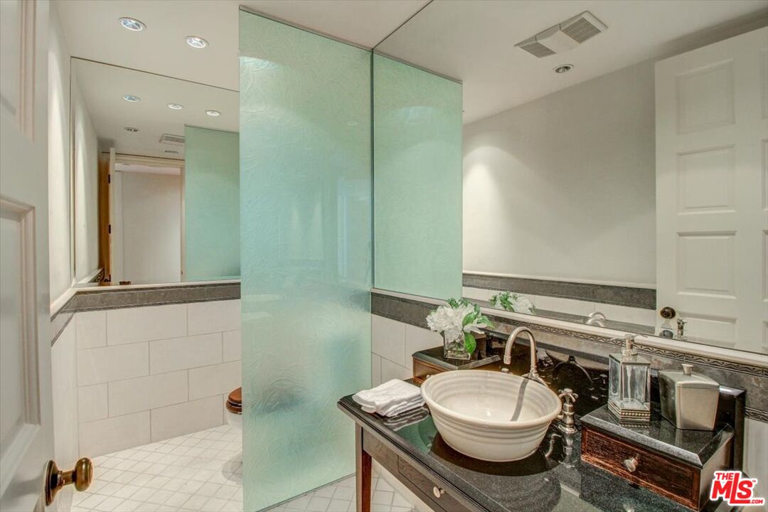 15526 Hamner Drive Los Angeles, CA 90077 - Photo 20 of 30