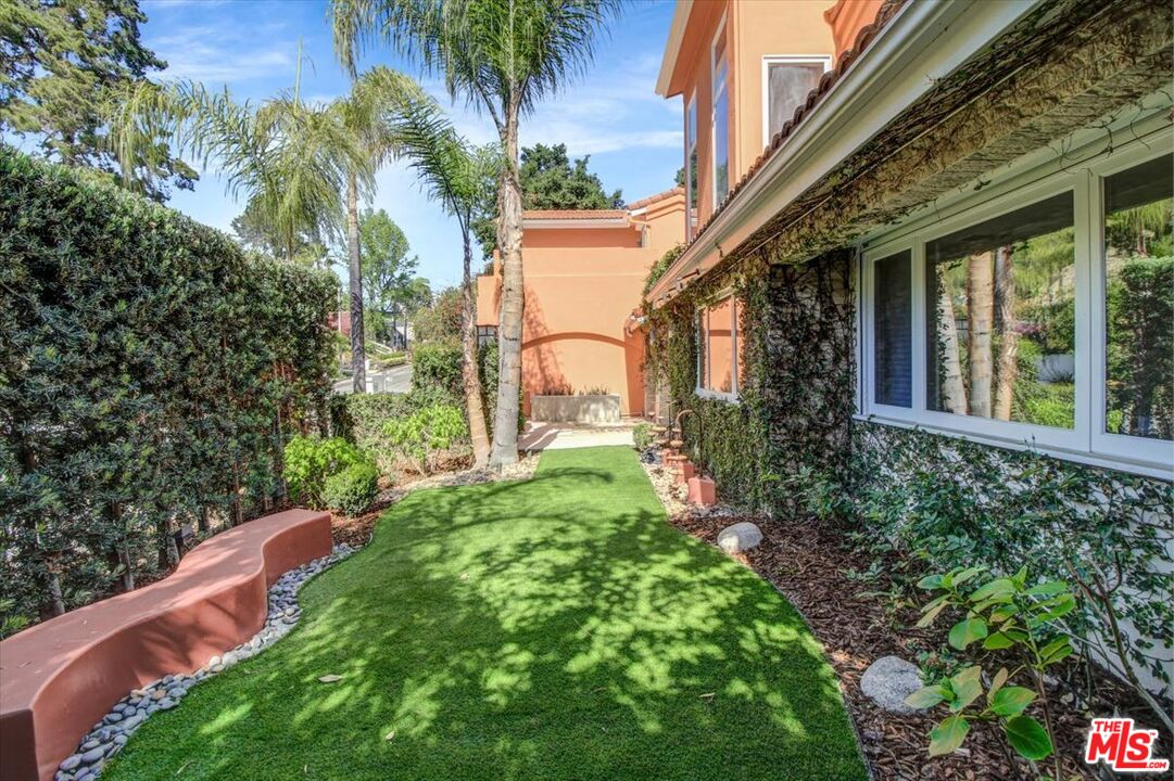 15526 Hamner Drive Los Angeles, CA 90077 - Photo 25 of 30