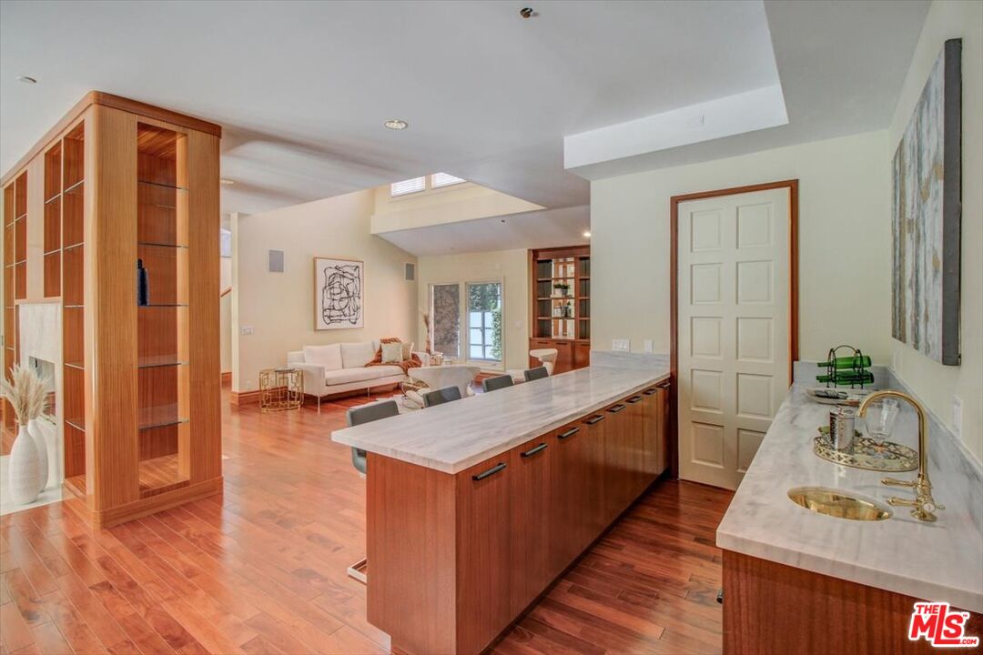 15526 Hamner Drive Los Angeles, CA 90077 - Photo 4 of 30