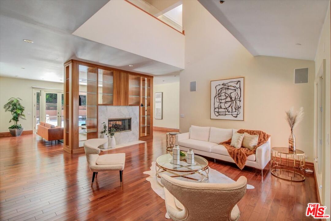 15526 Hamner Drive Los Angeles, CA 90077 - Photo 5 of 30