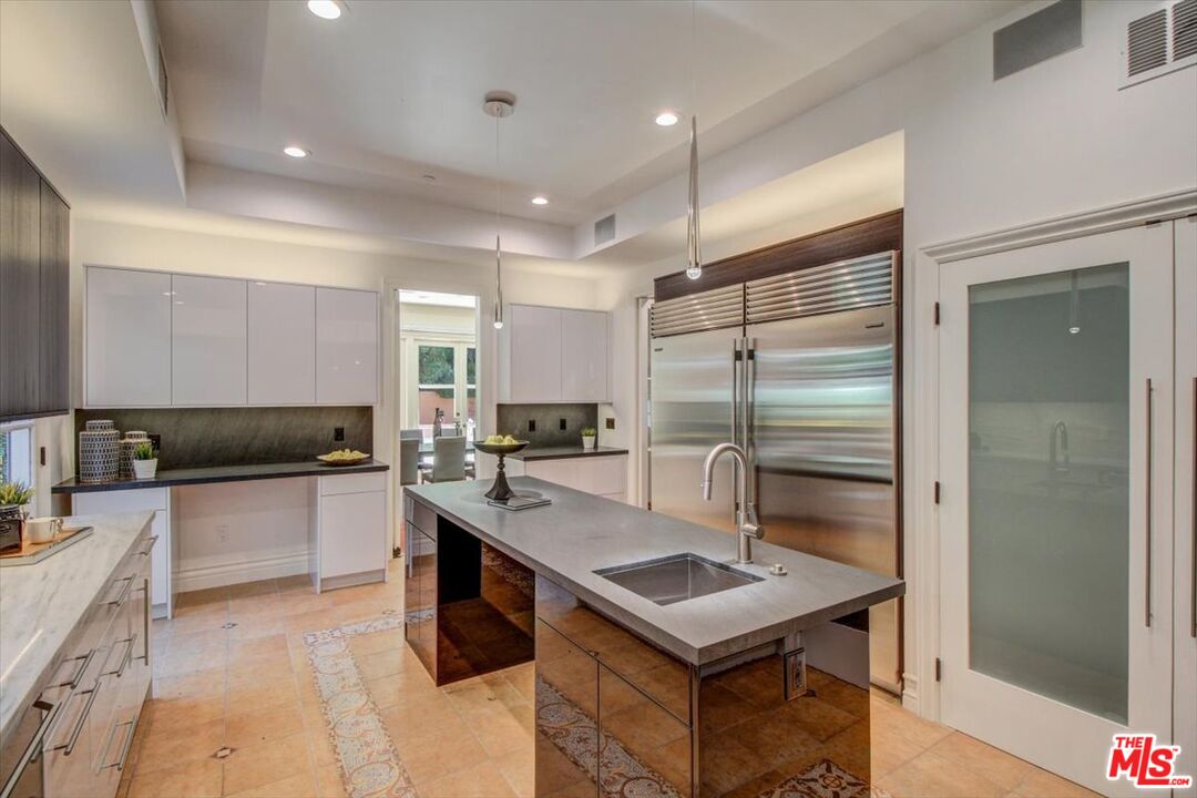 15526 Hamner Drive Los Angeles, CA 90077 - Photo 10 of 30