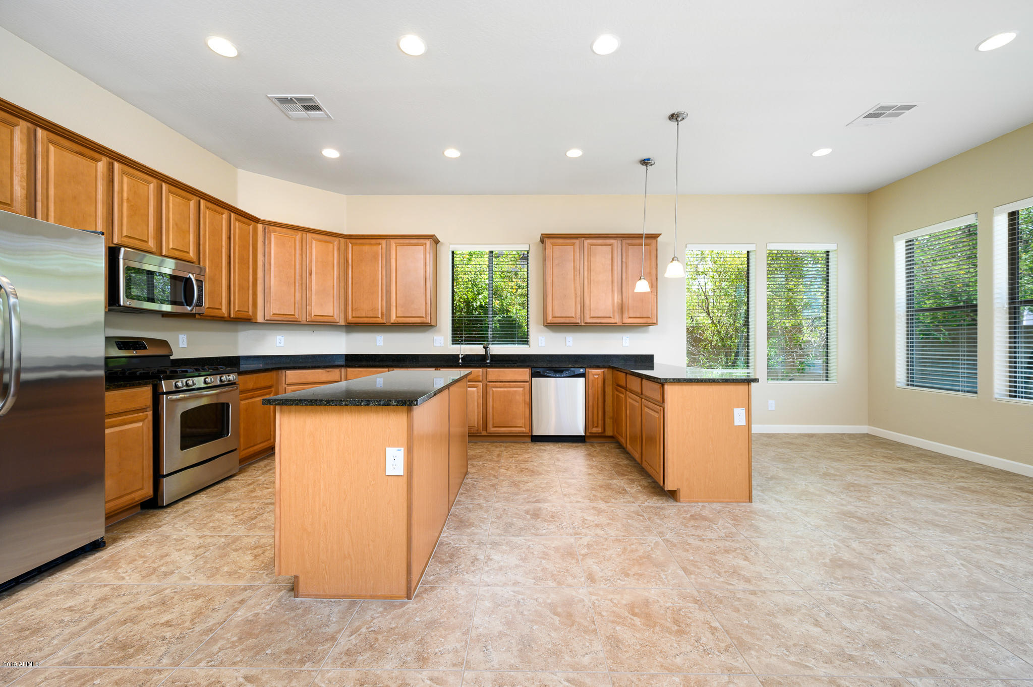 4730 South Burma Road Gilbert, AZ 85297 - Photo 11 of 34 15- Kitchen