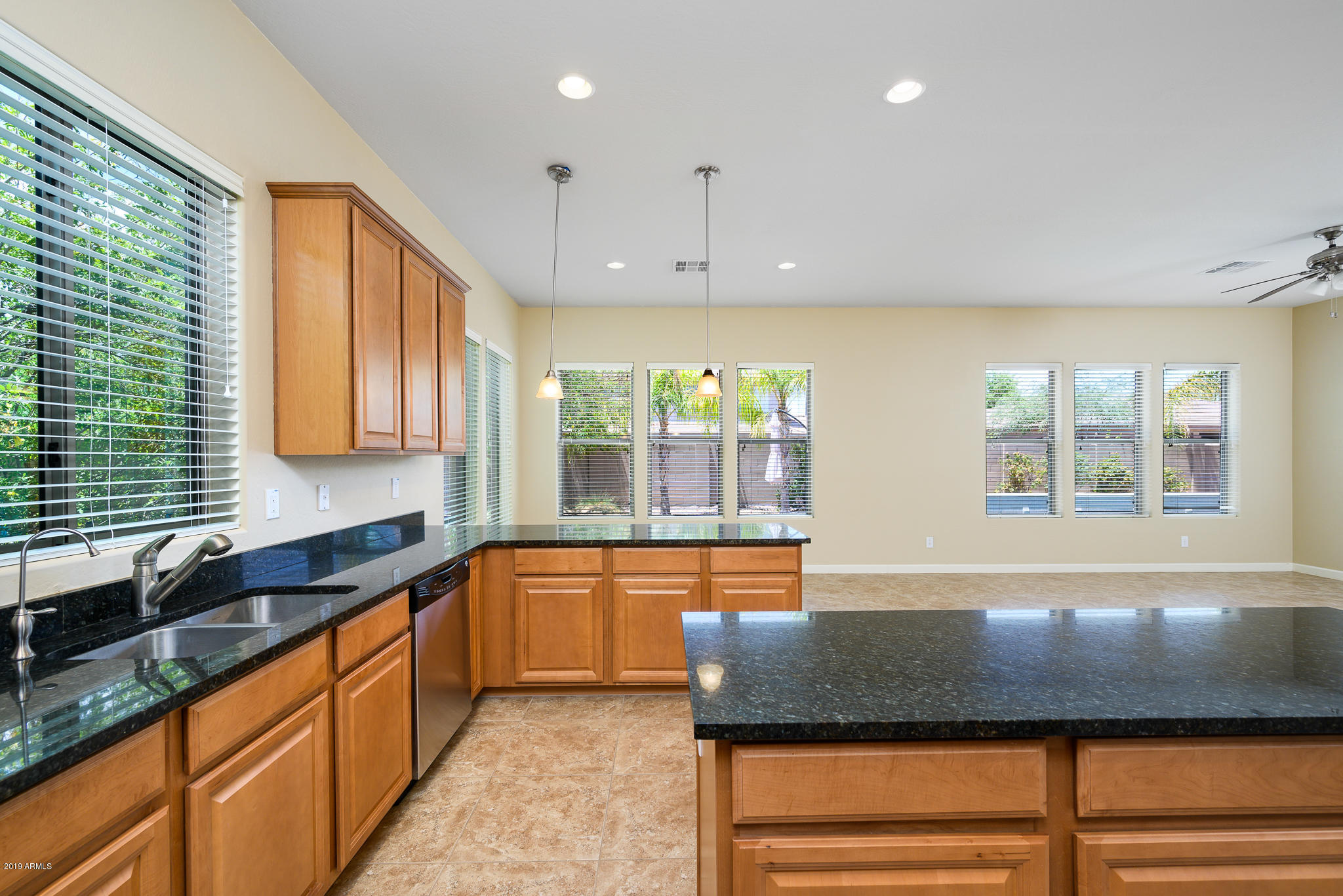 4730 South Burma Road Gilbert, AZ 85297 - Photo 12 of 34 16- Kitchen