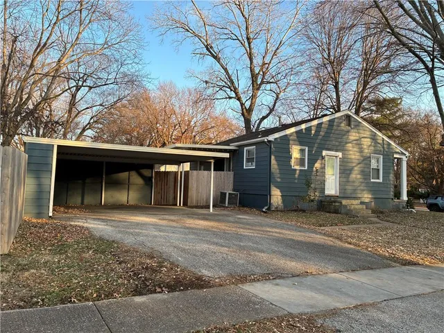 $190,000 | 1809 West Main Street, Blue Springs, MO 64015