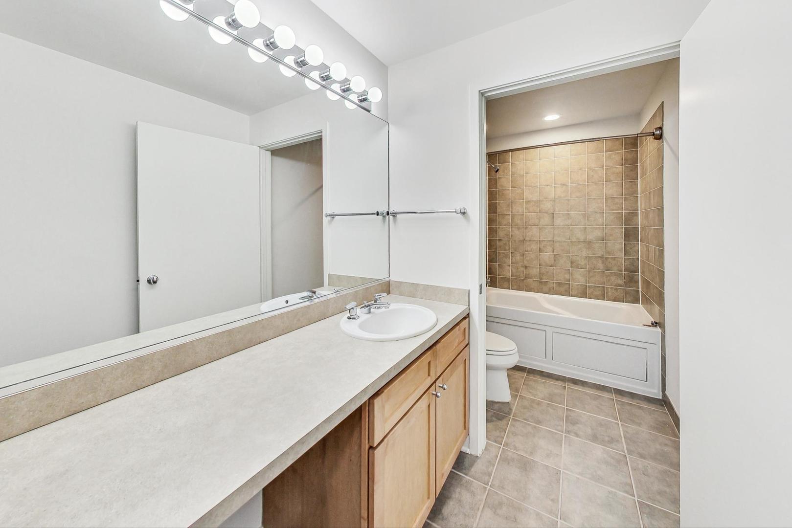 222 South Racine Avenue, Unit 302 Chicago, IL 60607 - Photo 13 of 20