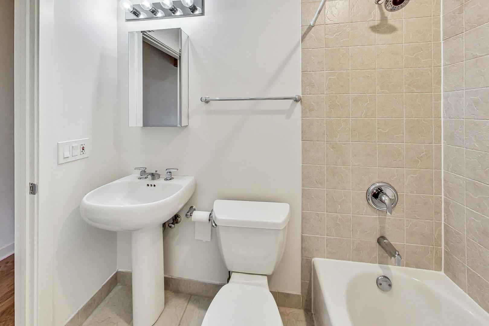 222 South Racine Avenue, Unit 302 Chicago, IL 60607 - Photo 15 of 20