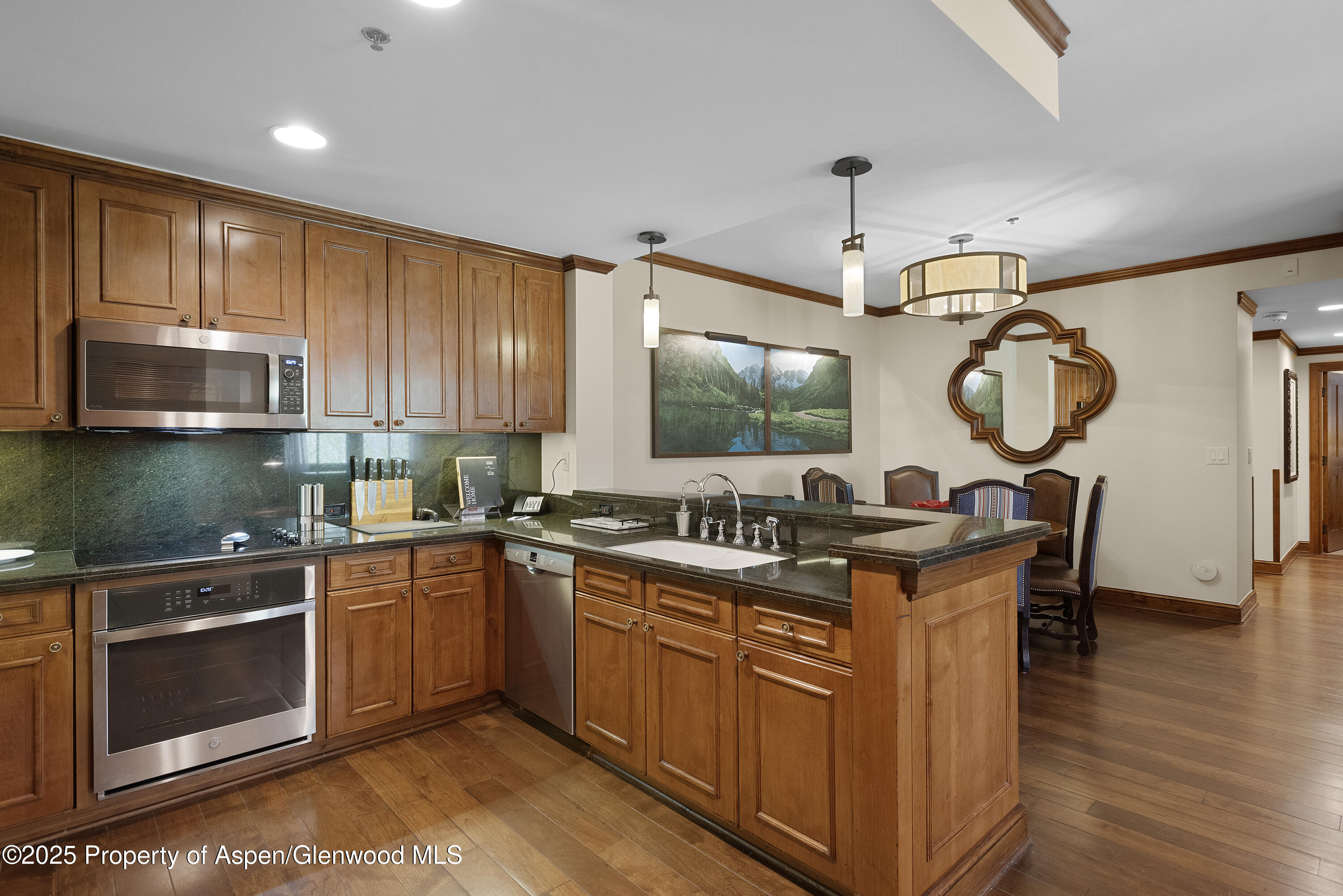 39 Boomerang Road, Unit 8402/WINTER INTEREST 16 Aspen, CO 81611 - Photo 5 of 12 a kitchen with sink a microwave and cabinets