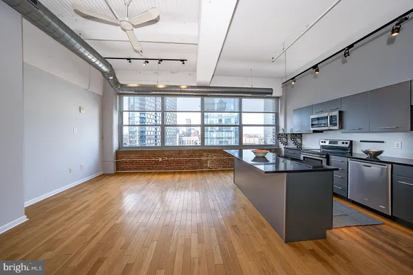 $439,000 | 2200-28 Arch Street, Unit 913, Philadelphia, PA 19103