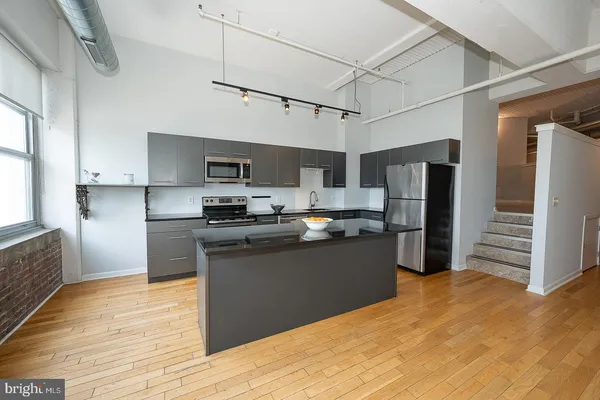 $439,000 | 2200-28 Arch Street, Unit 913, Philadelphia, PA 19103