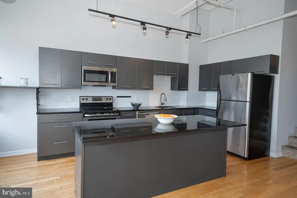 $439,000 | 2200-28 Arch Street, Unit 913, Philadelphia, PA 19103