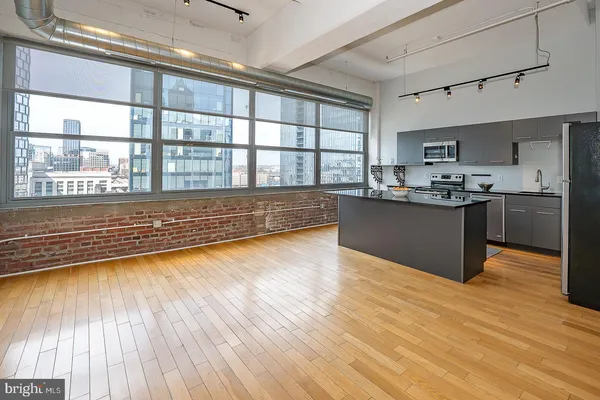 $439,000 | 2200-28 Arch Street, Unit 913, Philadelphia, PA 19103