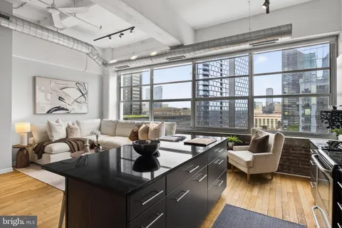 $419,000 | 2200-28 Arch Street, Unit 913, Philadelphia, PA 19103