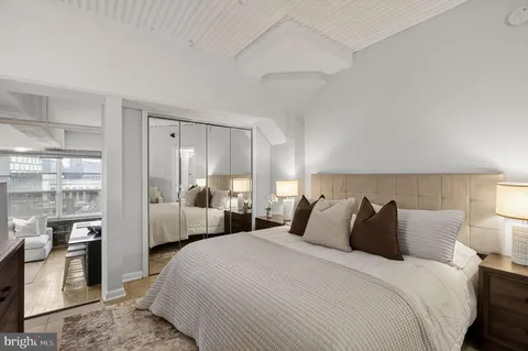 $419,000 | 2200-28 Arch Street, Unit 913, Philadelphia, PA 19103