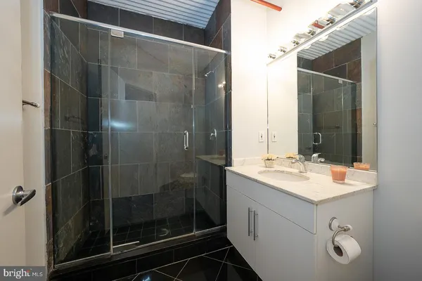 $439,000 | 2200-28 Arch Street, Unit 913, Philadelphia, PA 19103