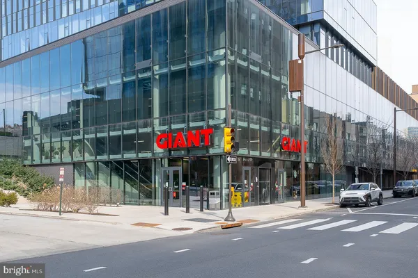 $439,000 | 2200-28 Arch Street, Unit 913, Philadelphia, PA 19103