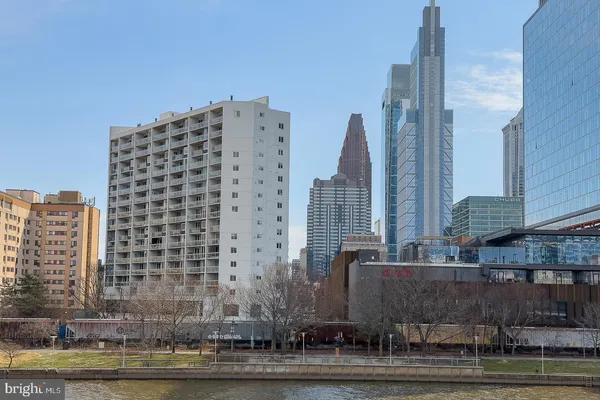 $439,000 | 2200-28 Arch Street, Unit 913, Philadelphia, PA 19103