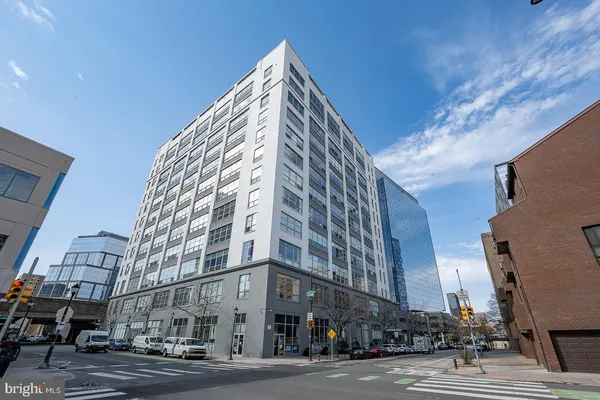 $439,000 | 2200-28 Arch Street, Unit 913, Philadelphia, PA 19103