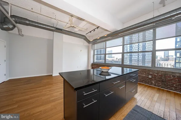 $439,000 | 2200-28 Arch Street, Unit 913, Philadelphia, PA 19103
