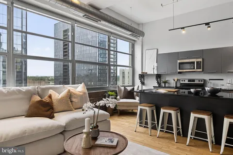 $419,000 | 2200-28 Arch Street, Unit 913, Philadelphia, PA 19103