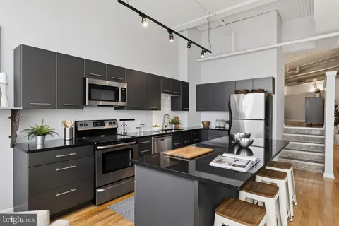 $419,000 | 2200-28 Arch Street, Unit 913, Philadelphia, PA 19103