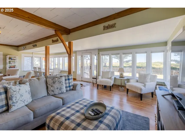 $1,320,000 | 1271 South Promenade, Seaside, OR 97138